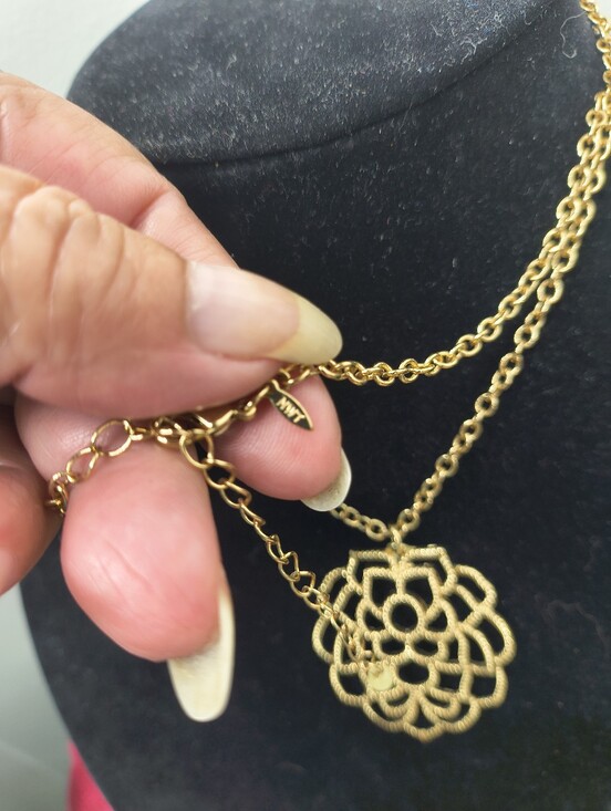 Avon Jewelry - Vintage Avon Monarch Petal Gold Tone Statement Necklace Floral Pendant 24"